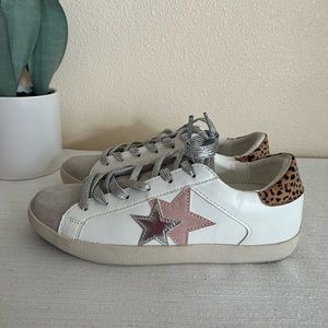JF Zaylee White /Gray Sninny Lace Up Sneakers Woman’s 6